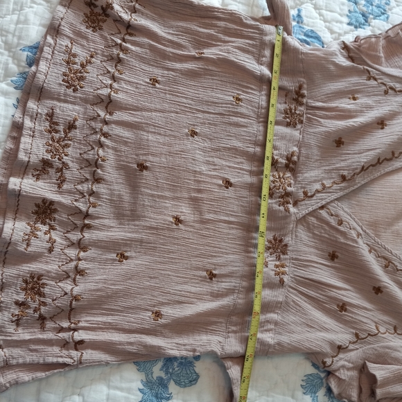 Cute Tunic Top with Bow in the Back - Picture 11 of 15